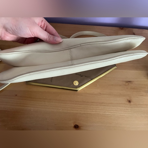 Etienne Aigner Vintage Cream Bag - Picture 5 of 6